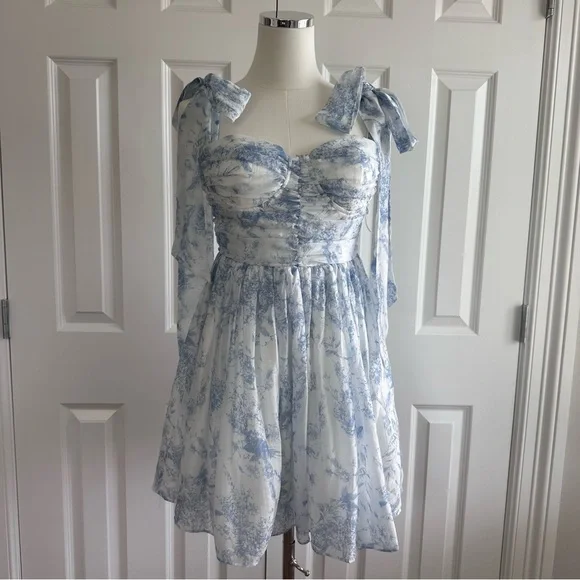 Petal and Pup Blue White Floral Coquette Lite Fabric Summer Dress Size M - Picture 1 of 16